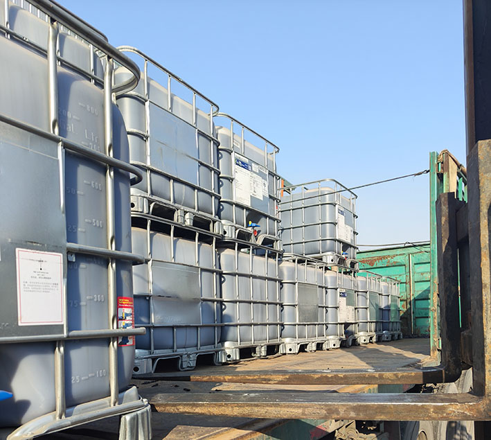 液體融雪劑裝車現(xiàn)場